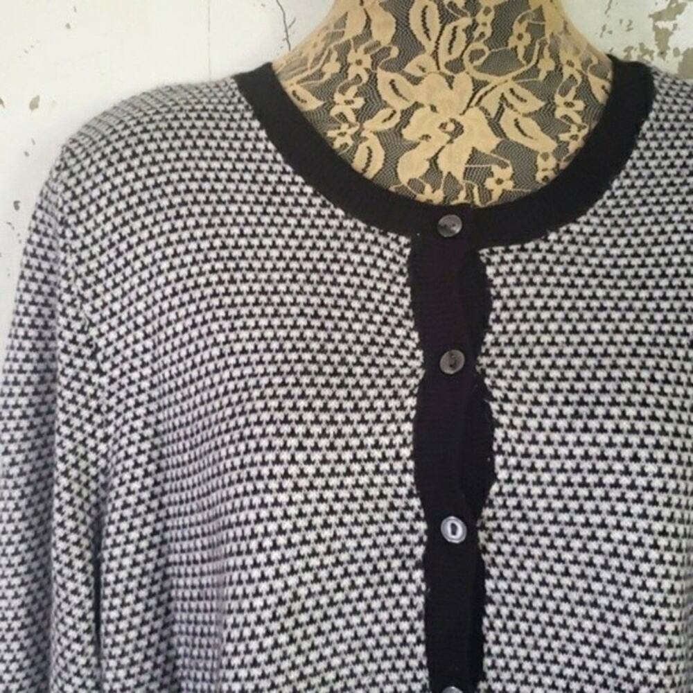 CROFT & BARROW Women's Academia Career Button Front Cardigan Sweater Large - Picture 2 of 9